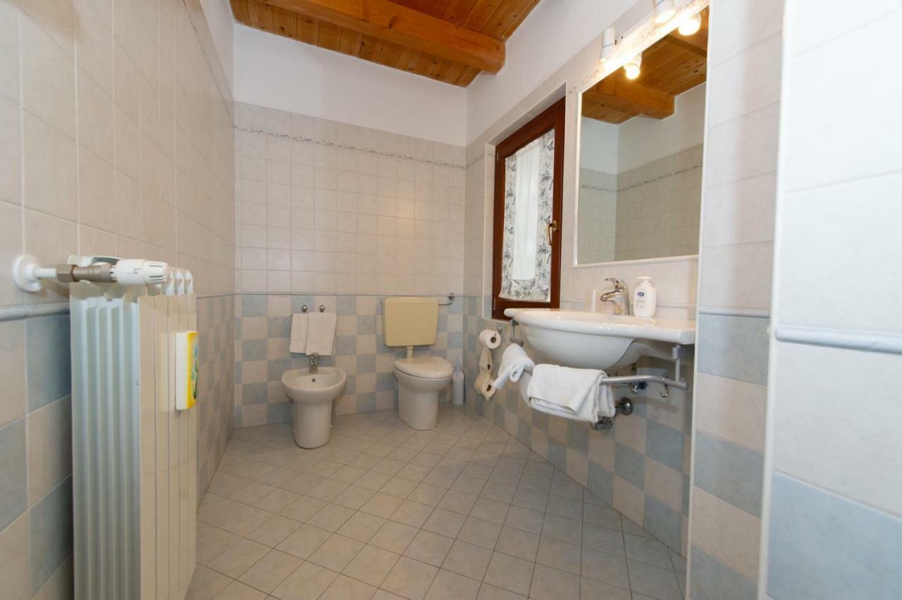 Agriturismo Lis Rosis Medea Luaran gambar