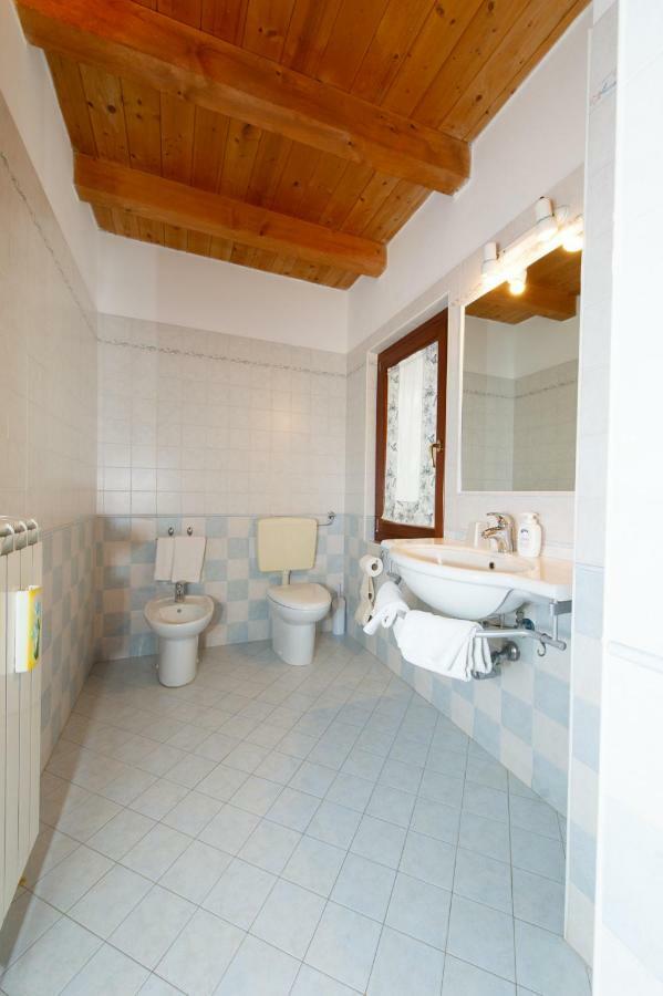 Agriturismo Lis Rosis Medea Luaran gambar